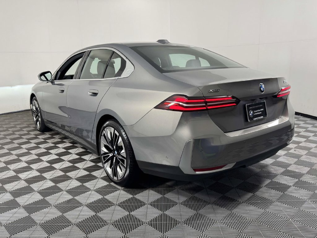 Used 2026 BMW 530i xDrive w/ Premium Package AWD/4WD image 8