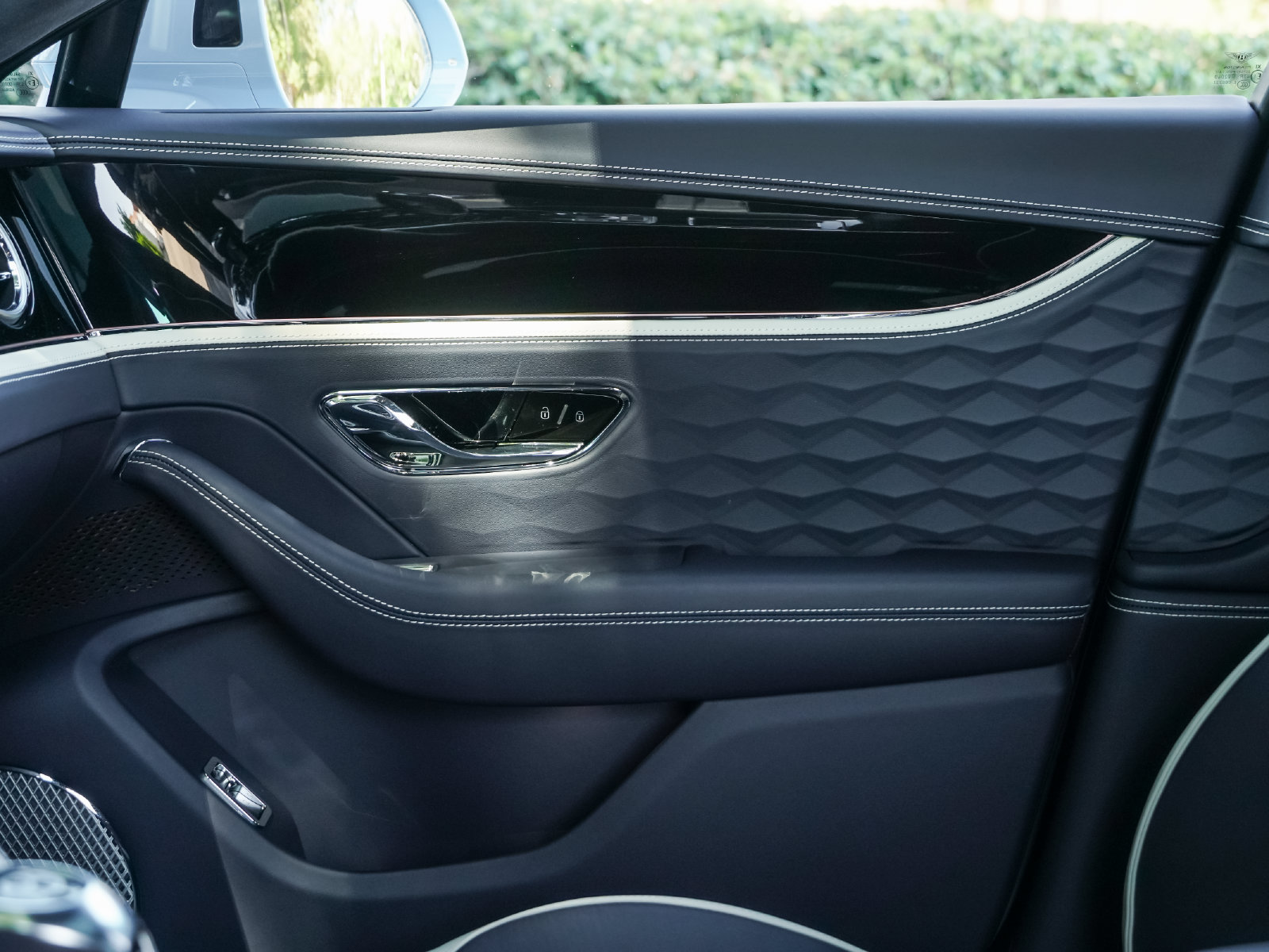 New 2025 Bentley Flying Spur Plug-In Hybrid AWD/4WD image 20