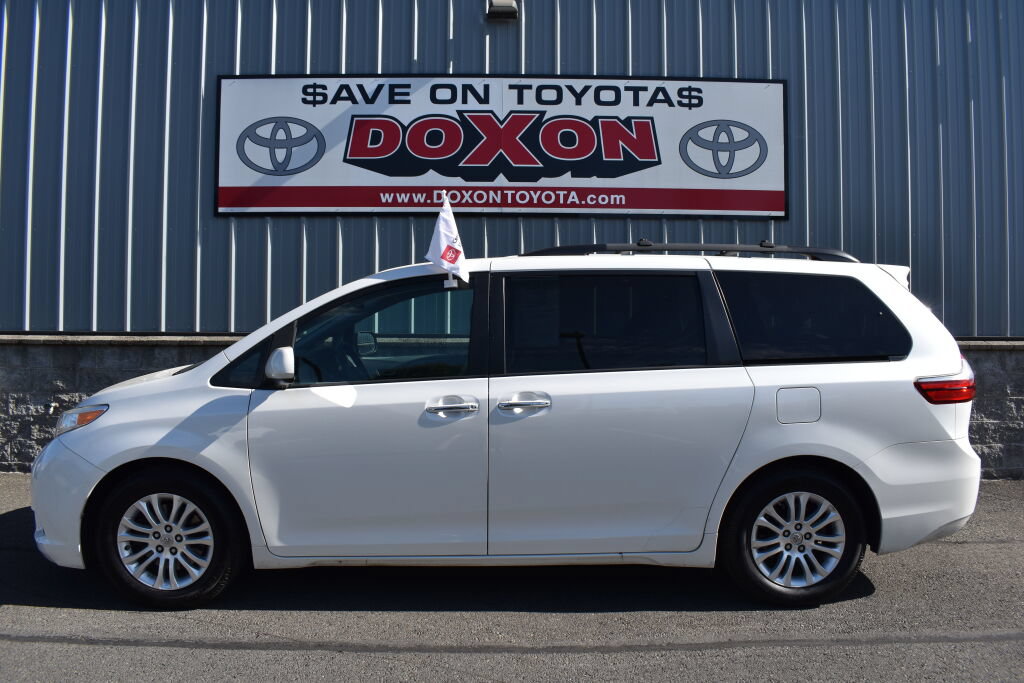Certified 2016 Toyota Sienna XLE w/ XLE Navigation Package FWD image 4