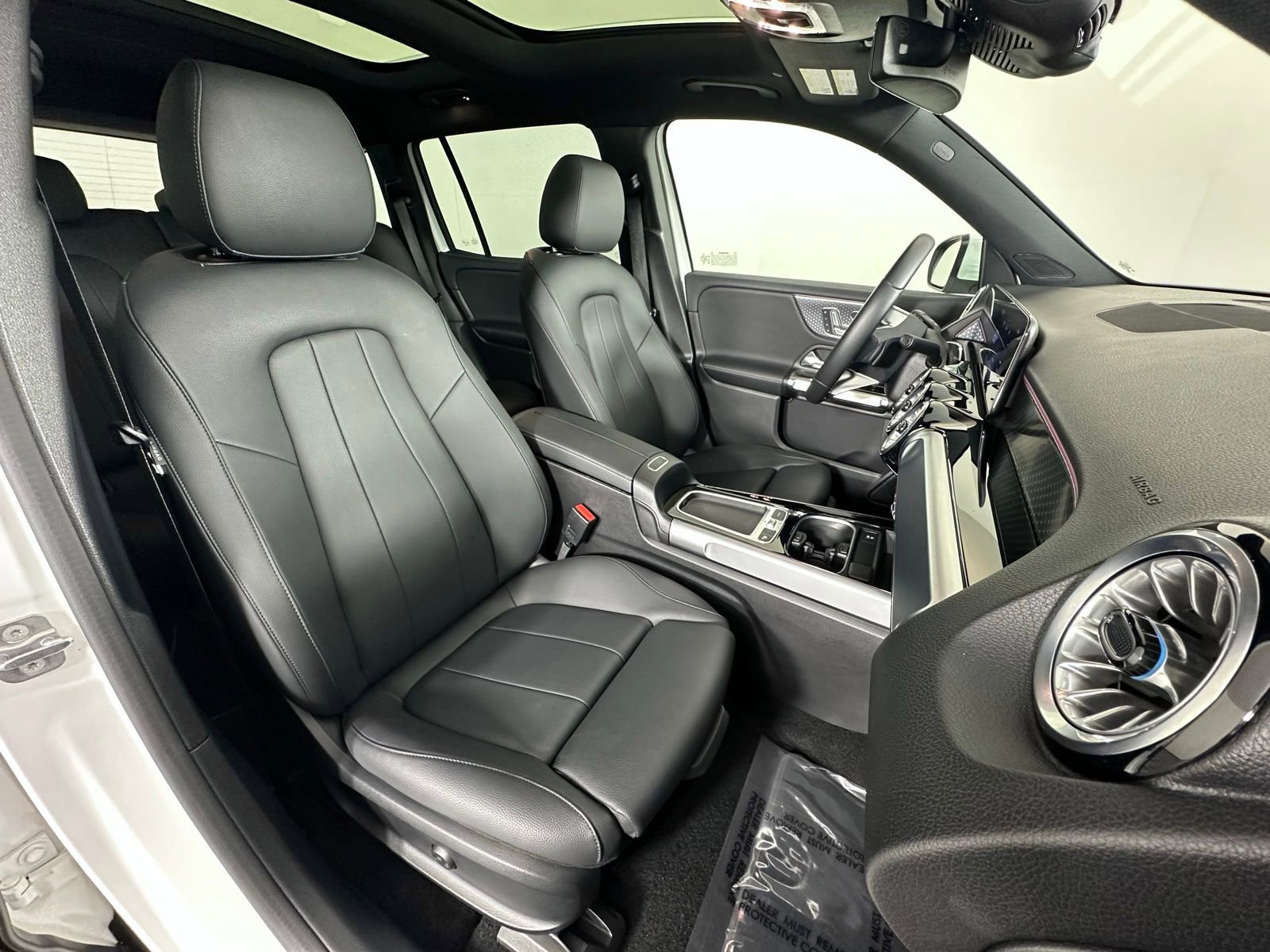 Used 2024 Mercedes-Benz EQB 300 4MATIC image 6