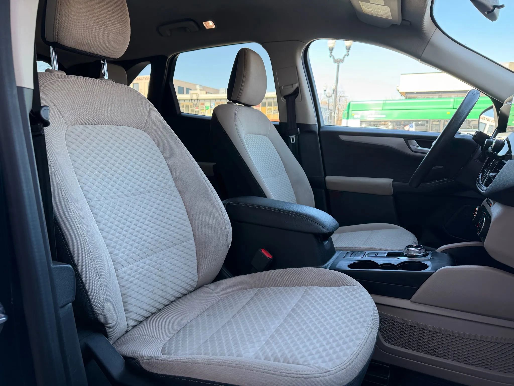 Used 2020 Ford Escape SE image 16