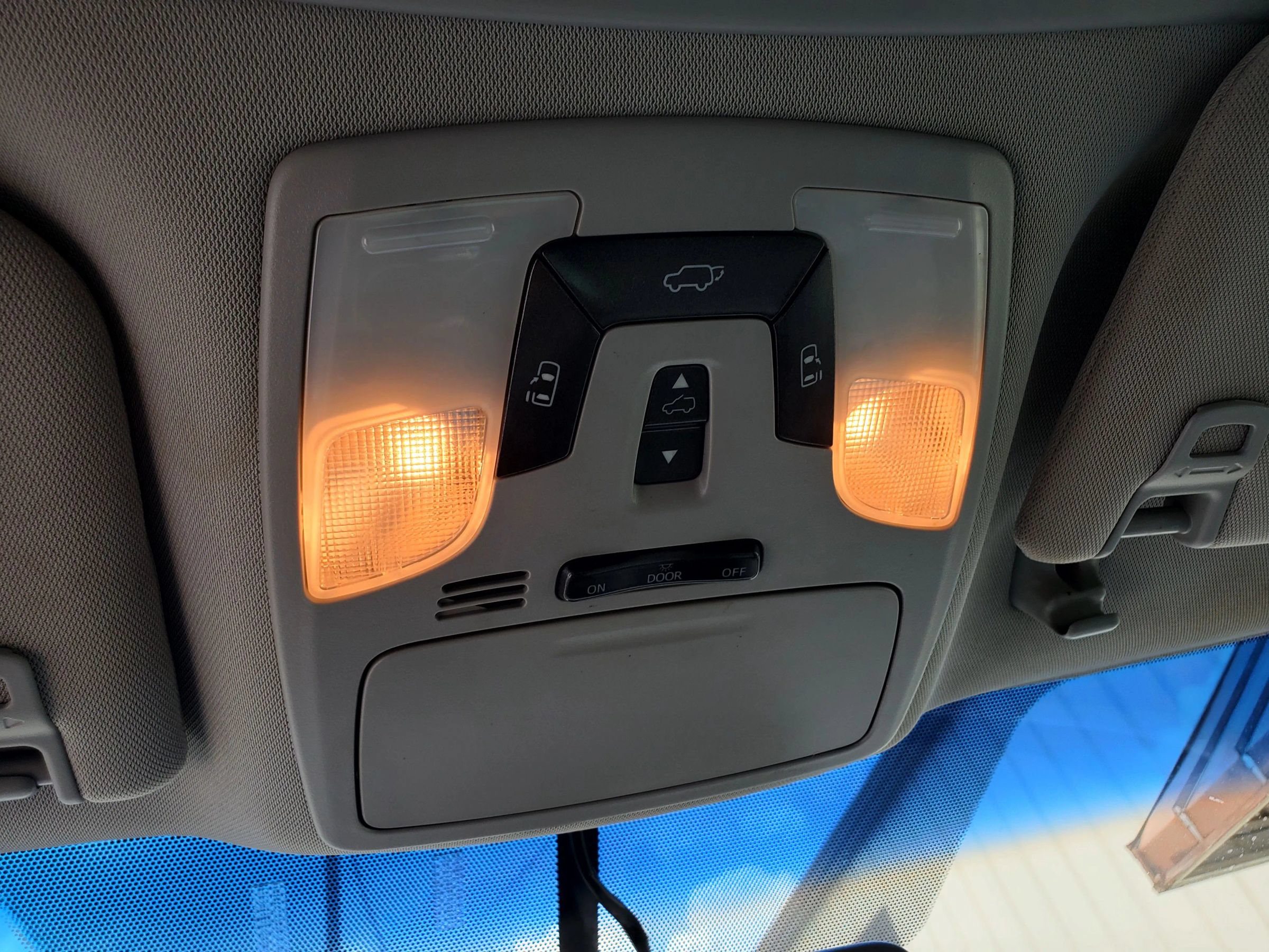 Used 2015 Toyota Sienna XLE FWD image 43