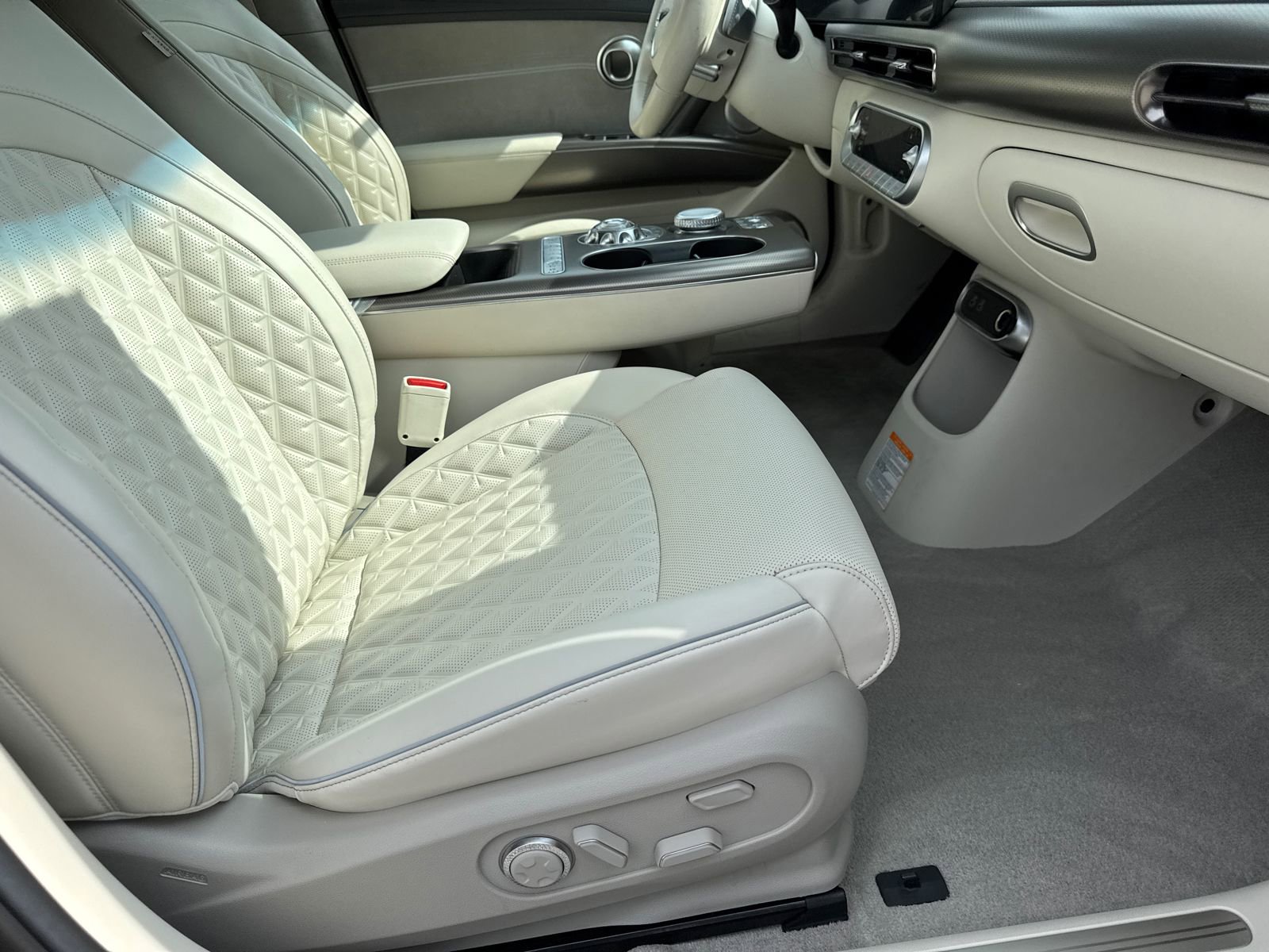 Used 2023 Genesis GV60 Performance image 13