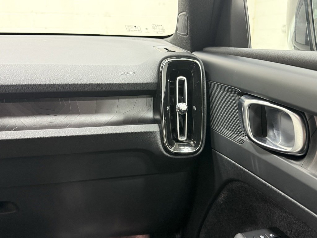 Used 2024 Volvo XC40 Recharge Core w/ Protection Package Premier image 20