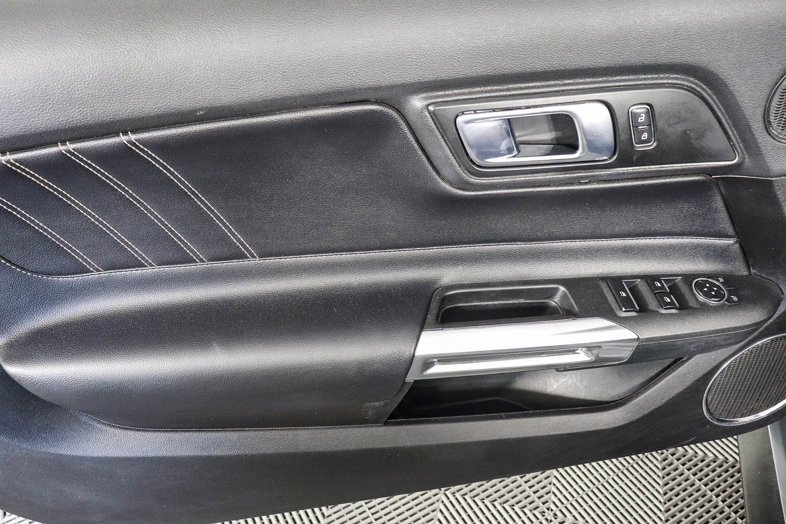 Used 2022 Ford Mustang Premium image 22