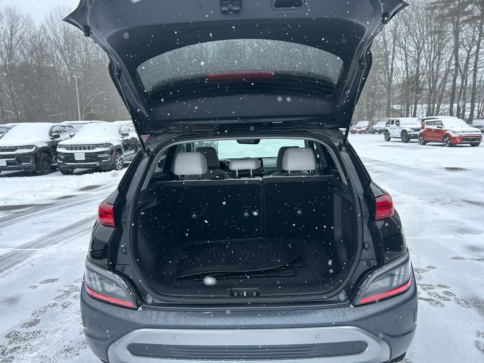 Used 2022 Hyundai Kona Limited image 30