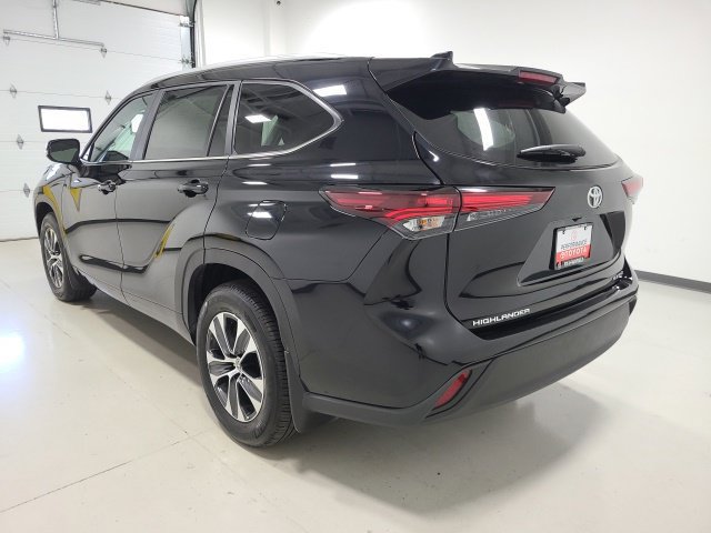 Used 2026 Toyota Highlander XLE AWD/4WD image 4