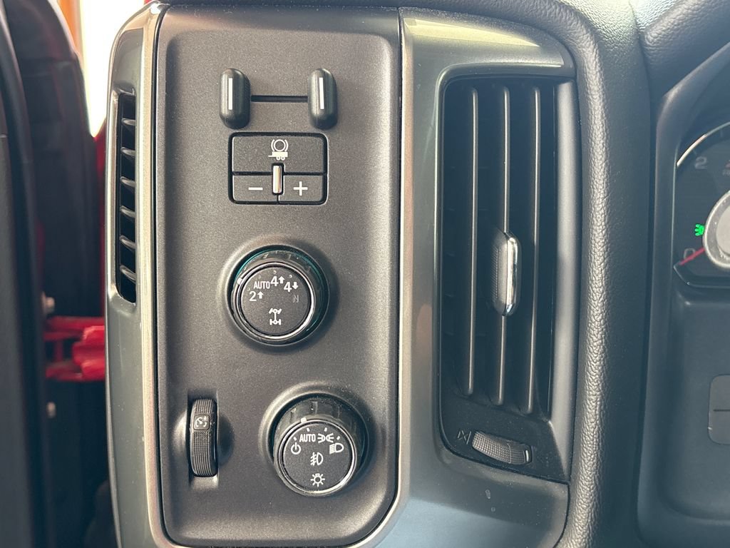 Used 2018 Chevrolet Silverado 1500 LT w/ All Star Edition AWD/4WD image 49