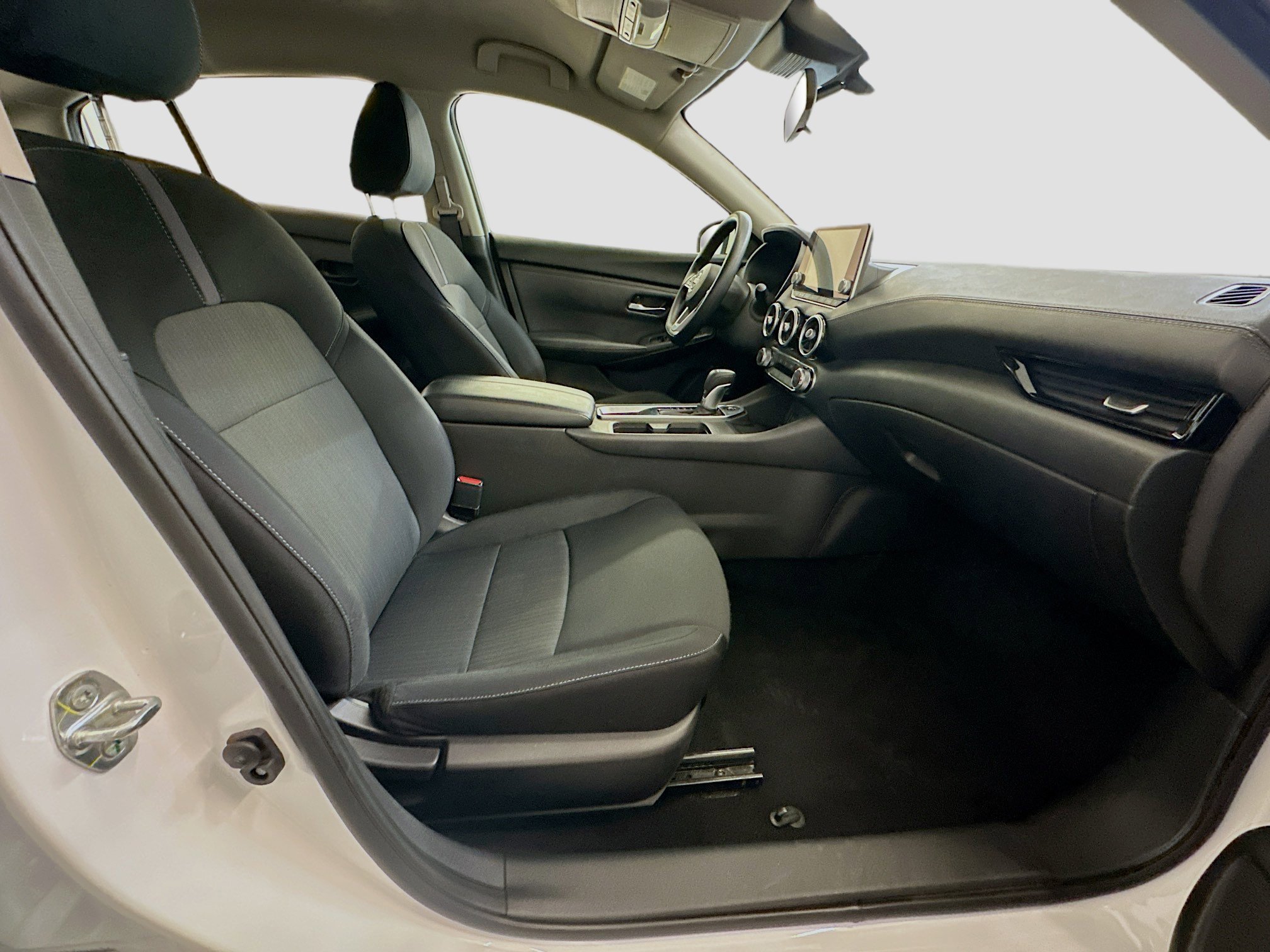 Used 2024 Nissan Sentra SV FWD image 30