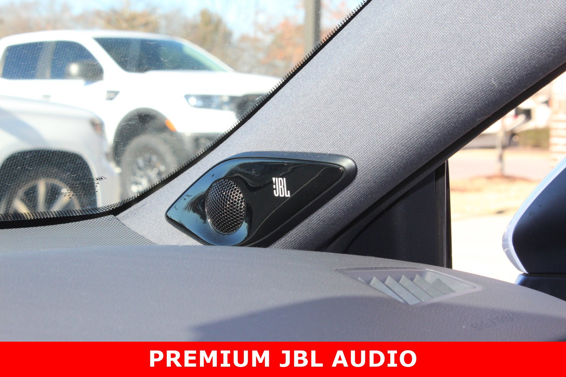 Used 2020 Toyota Avalon Limited image 24