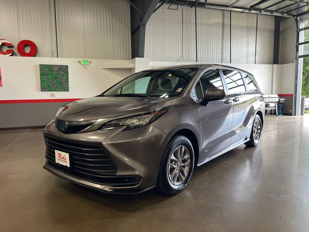 Used 2021 Toyota Sienna LE image 7
