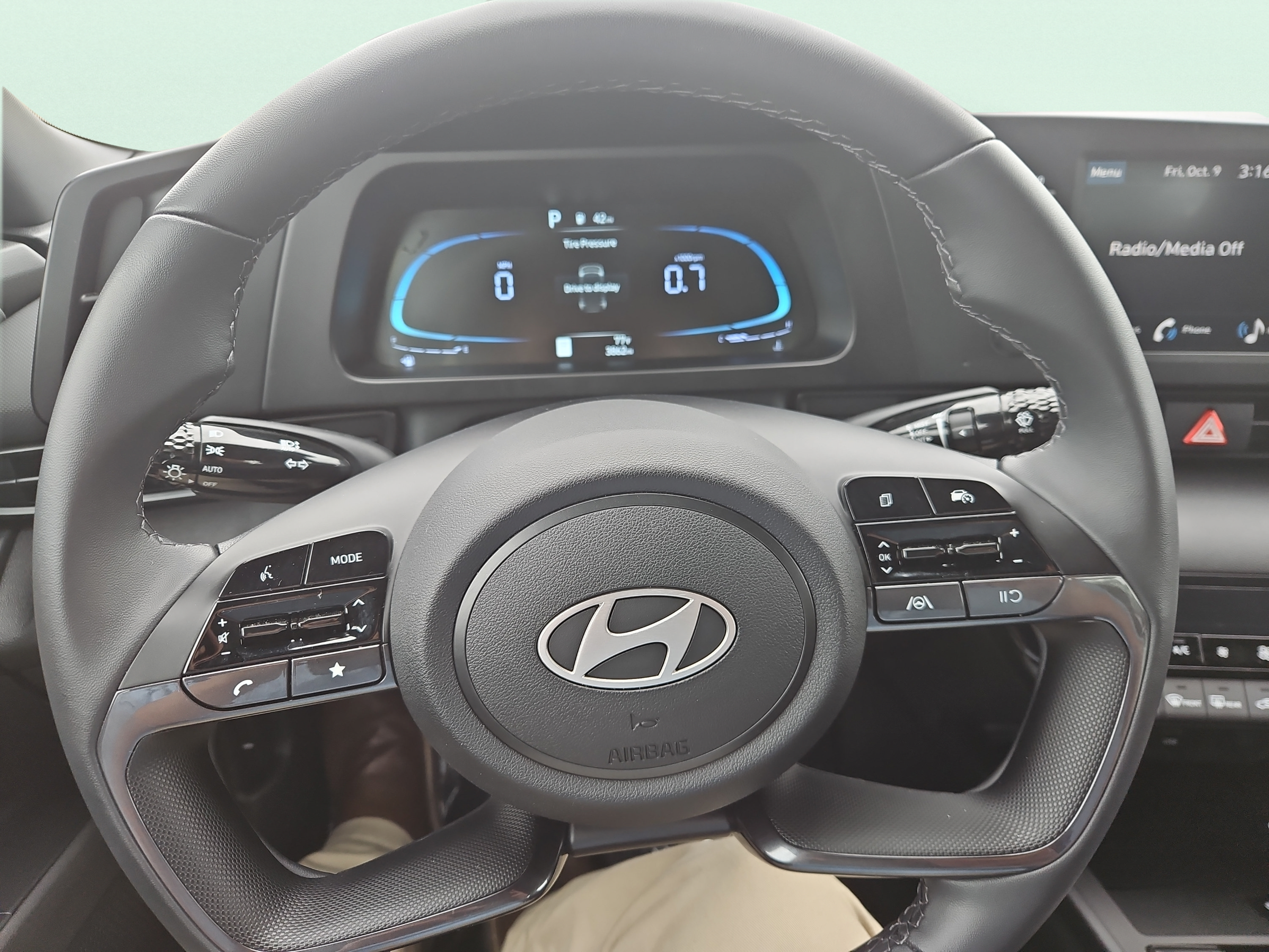 Certified 2026 Hyundai Elantra Sport w/ Cargo Package FWD image 12