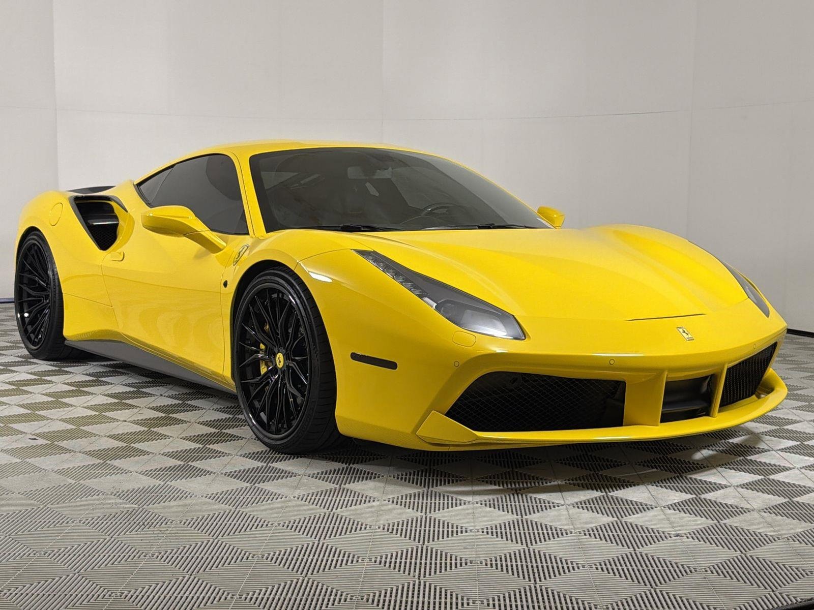 Used 2018 Ferrari 488 GTB image 7
