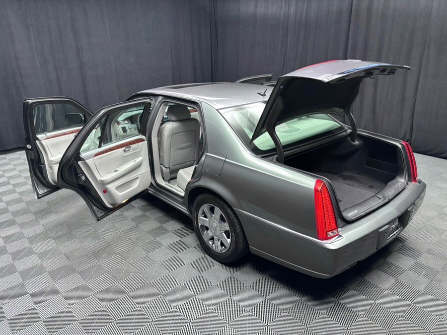 Used 2007 Cadillac DTS Luxury I w/ Sun And Sound Package image 19
