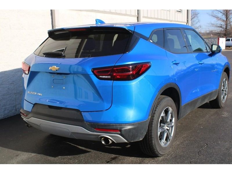 Used 2025 Chevrolet Blazer LT image 3