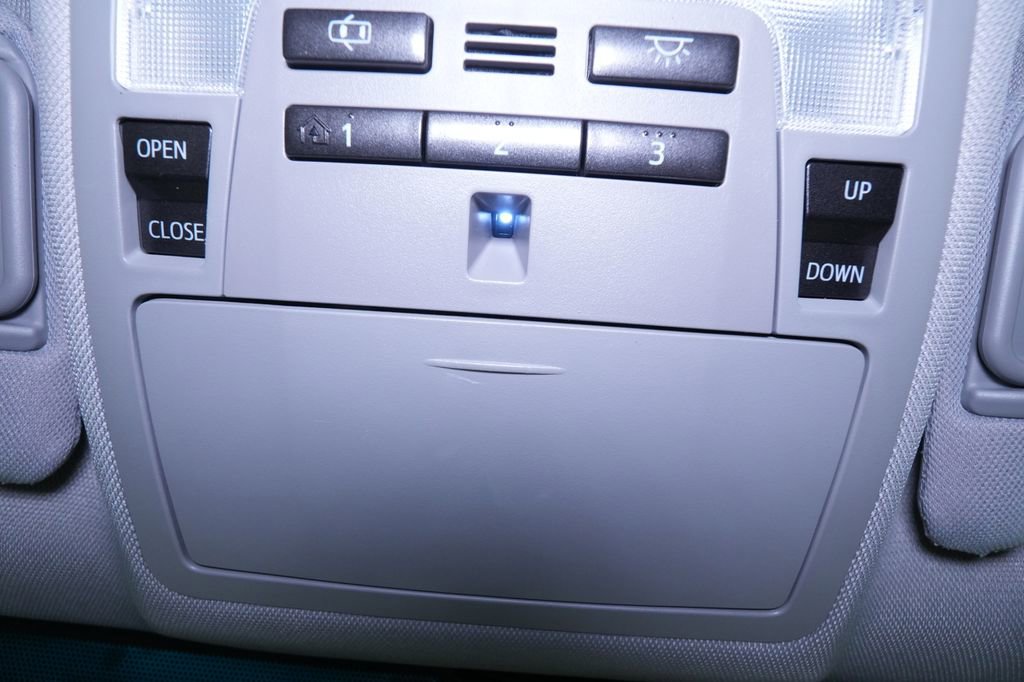 Used 2013 Toyota Camry SE w/ Leather Pkg image 38
