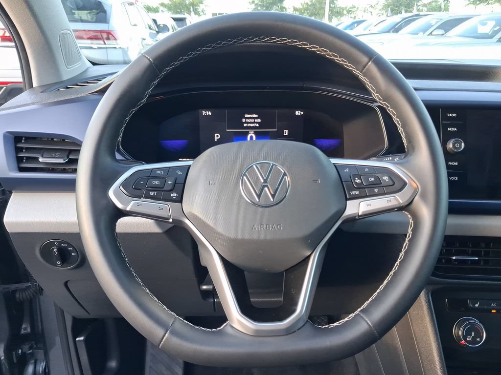 Certified 2022 Volkswagen Taos SE FWD image 17