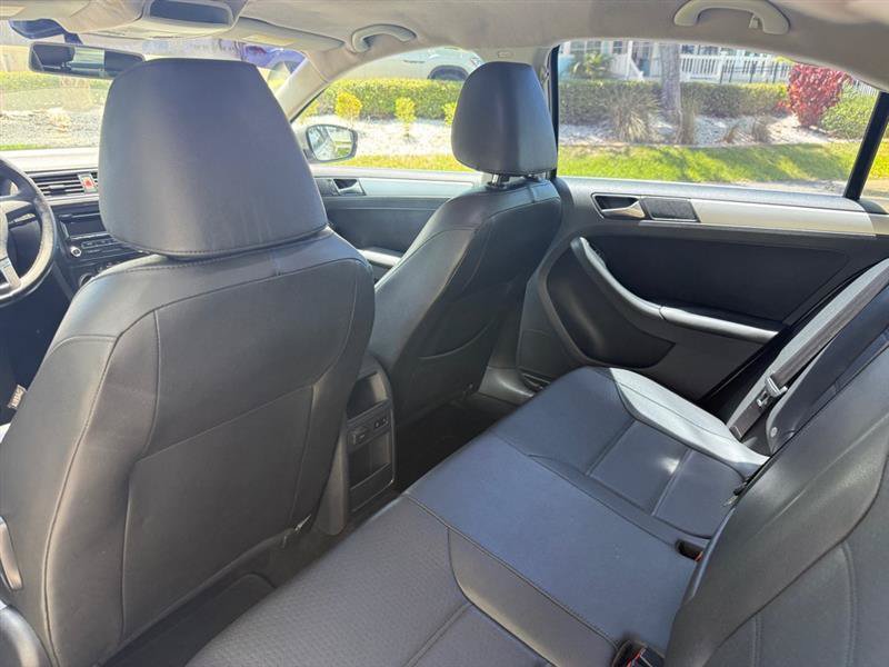 Used 2013 Volkswagen Jetta SE FWD image 11