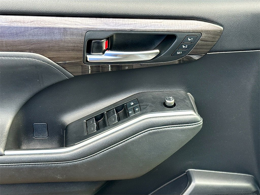 Used 2021 Toyota Highlander Limited image 18