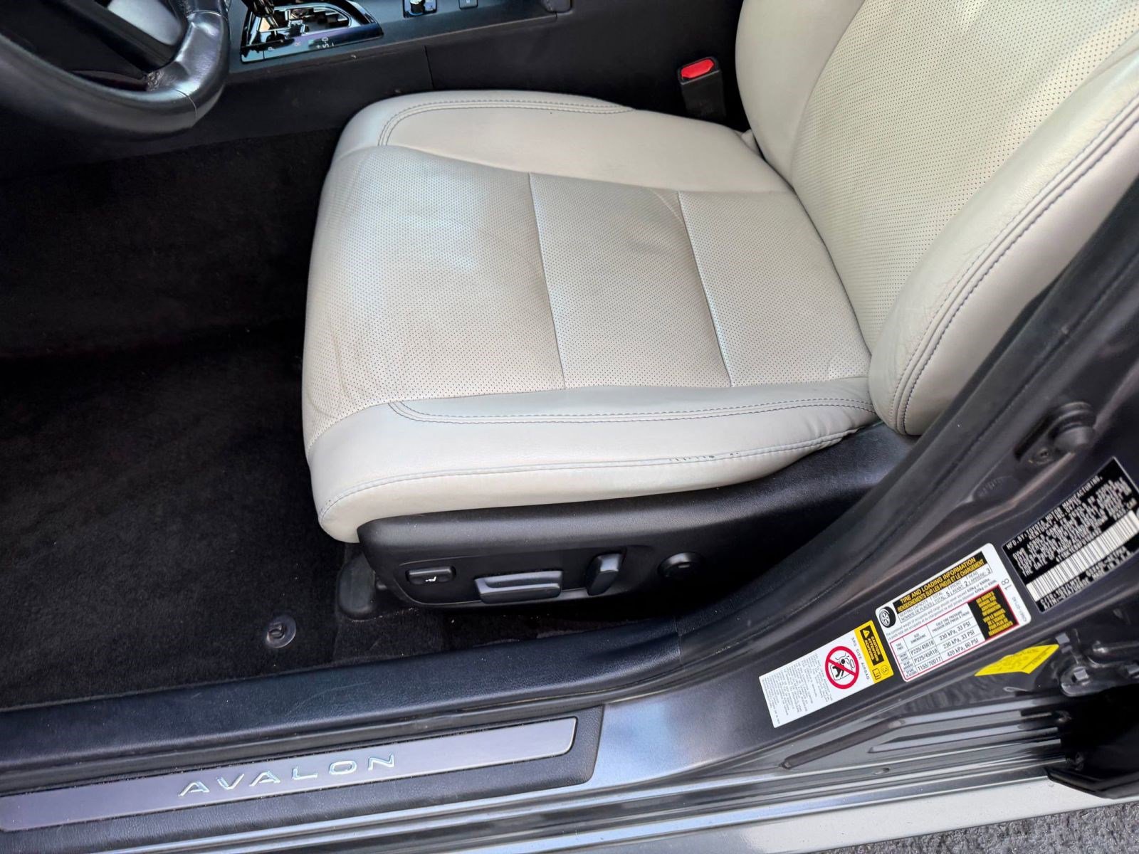 Used 2015 Toyota Avalon Limited FWD image 13