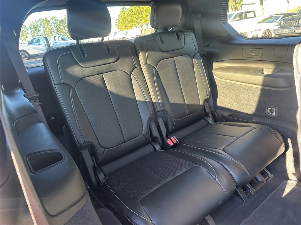 Used 2025 Jeep Grand Cherokee L Overland w/ Advanced Protech Group III image 28