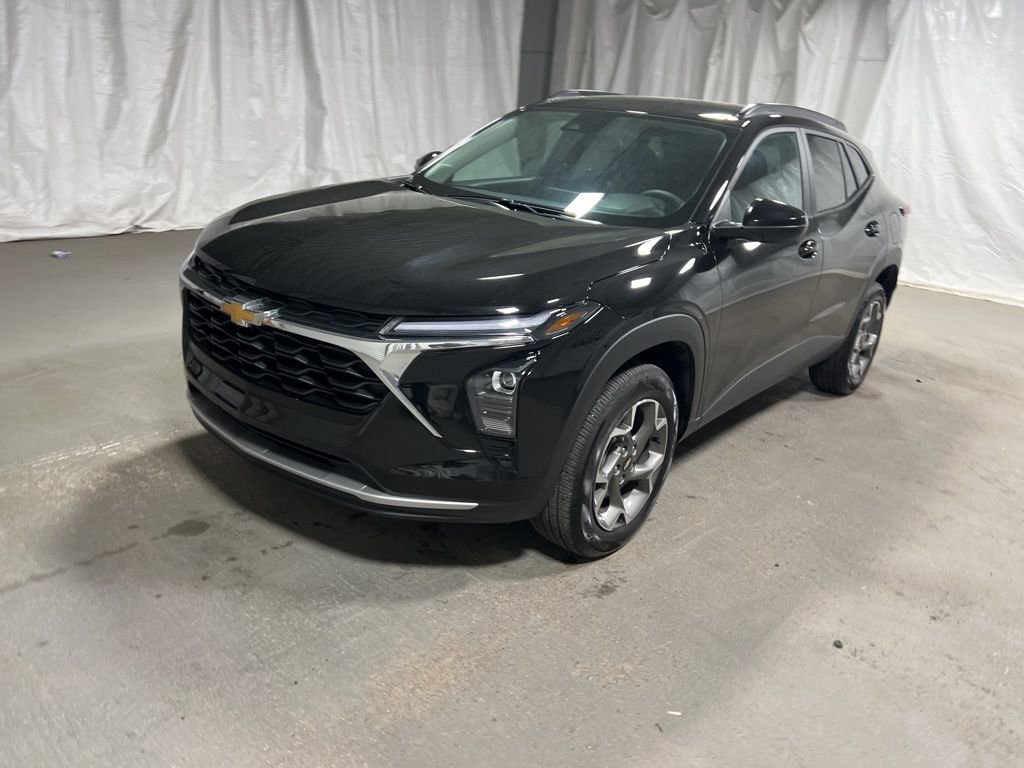 Used 2025 Chevrolet Trax LT image 3