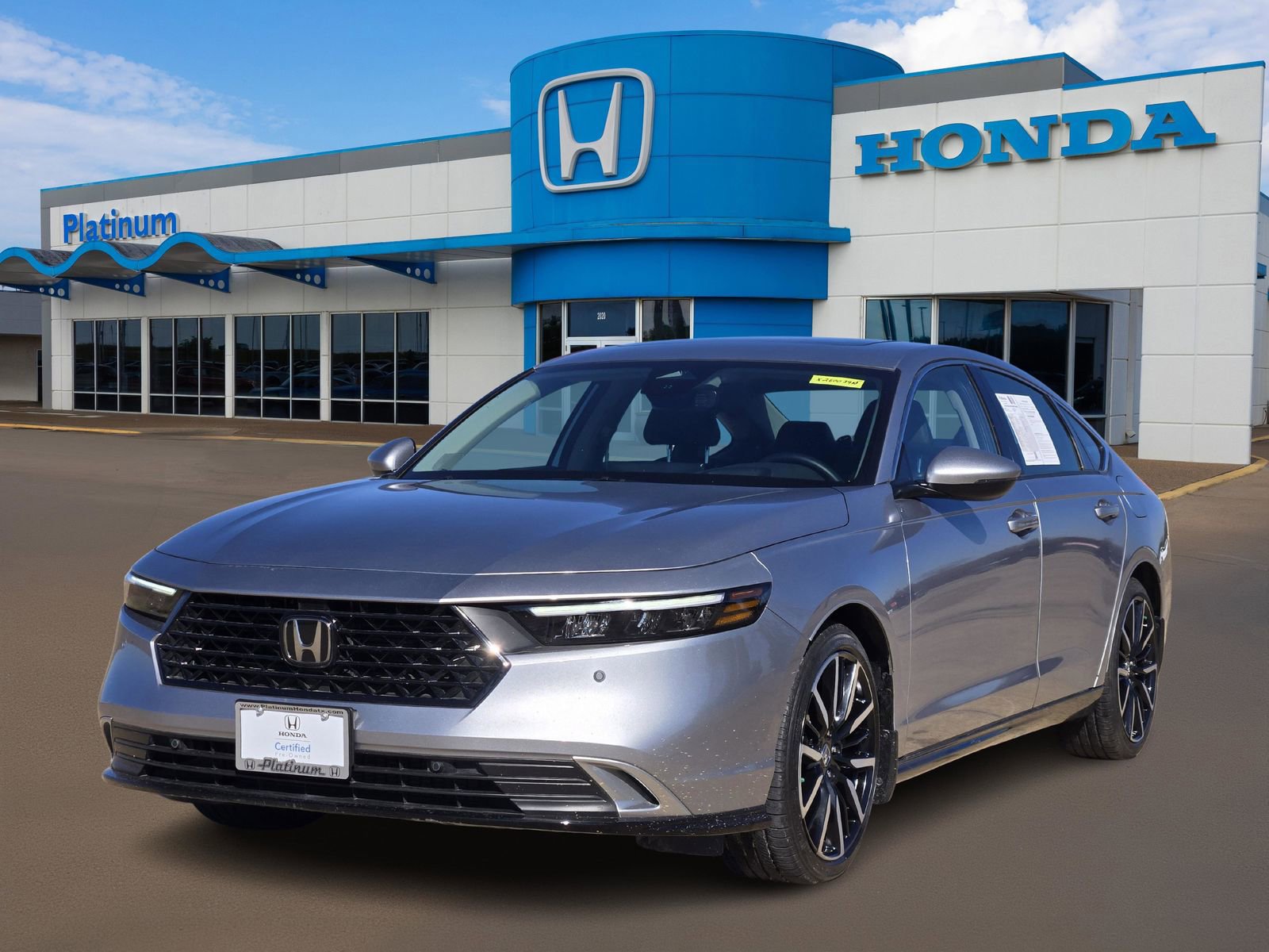 Used 2023 Honda Accord Touring image 2