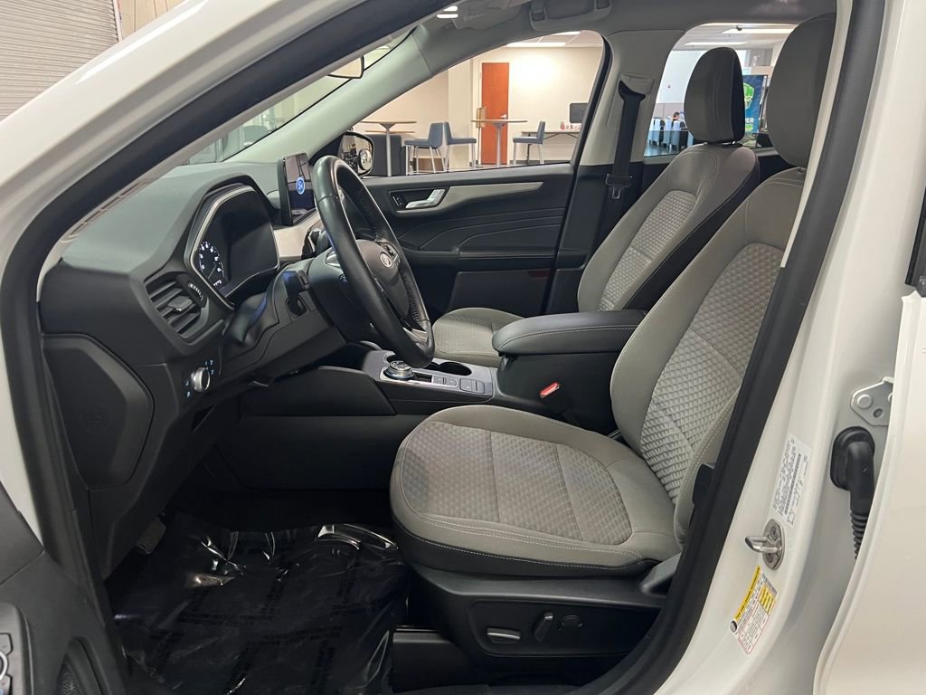 Used 2021 Ford Escape SE w/ SE Sport Appearance Package image 11