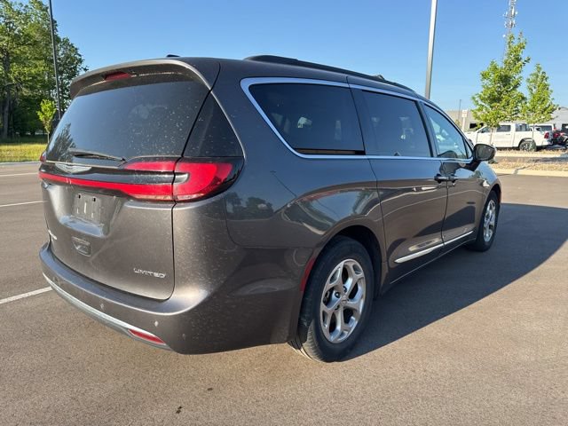 Used 2023 Chrysler Pacifica Limited FWD image 5