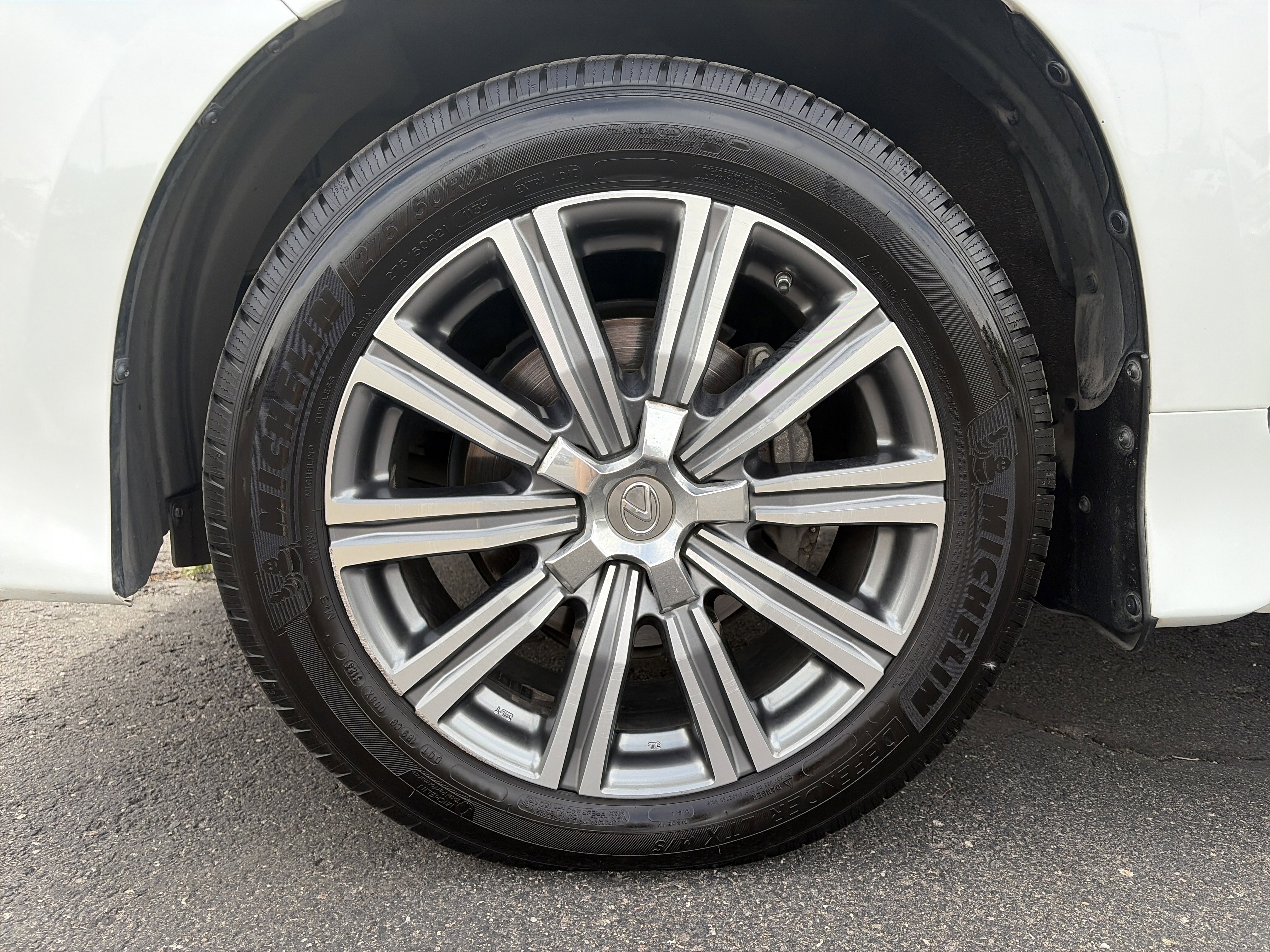 Used 2016 Lexus LX 570 4WD w/ Luxury Package image 12