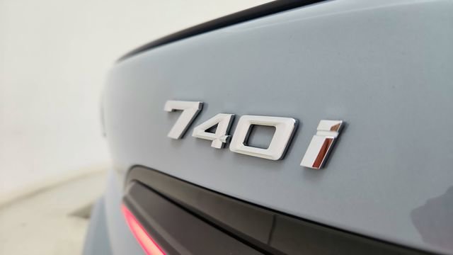 Used 2024 BMW 740i xDrive w/ Premium Package image 18