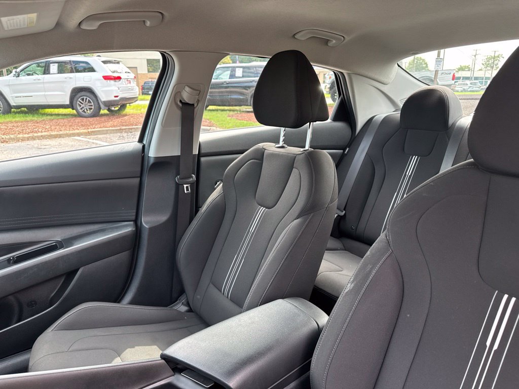 Used 2024 Hyundai Elantra SEL FWD image 14