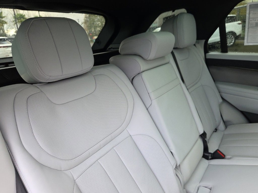 New 2025 Land Rover Range Rover Sport SE image 18
