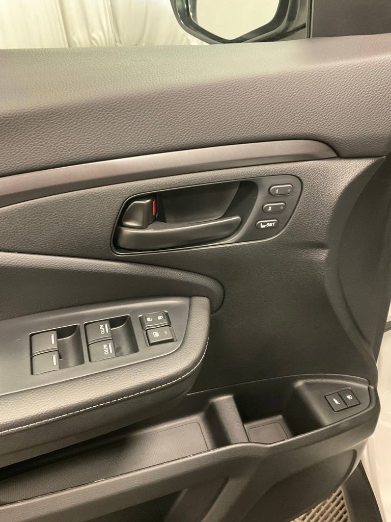 Used 2024 Honda Passport EX-L image 8