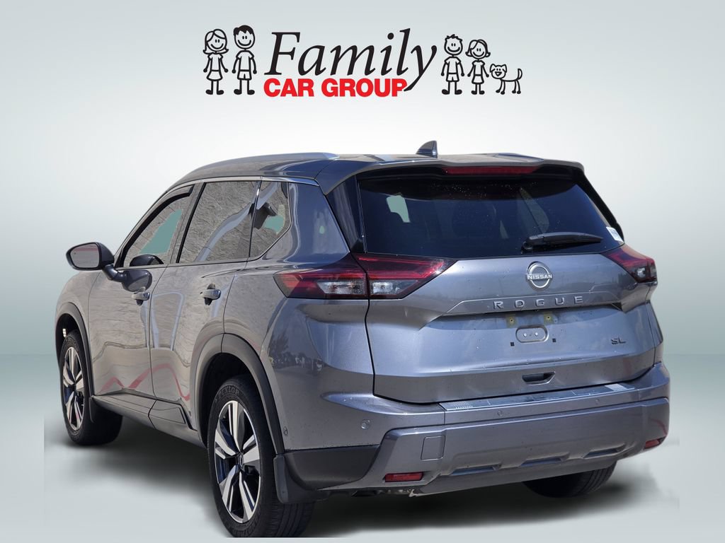 Used 2025 Nissan Rogue SL w/ SL Premium Package FWD image 3