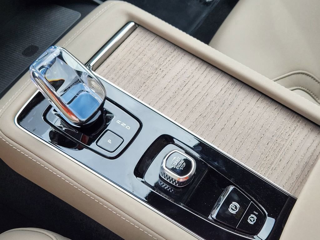 New 2026 Volvo XC90 B6 Plus w/ Protection Package Premier image 18