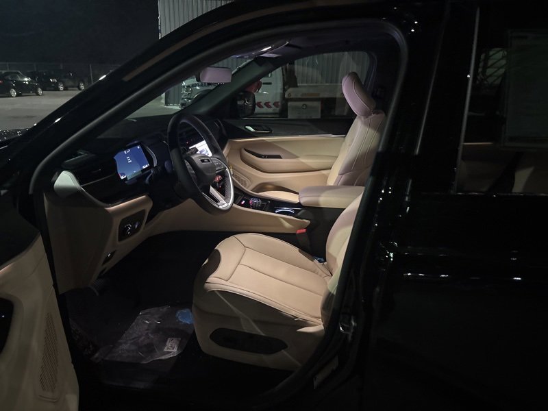 New 2025 Jeep Grand Cherokee Limited w/ Luxury Tech Group II image 16