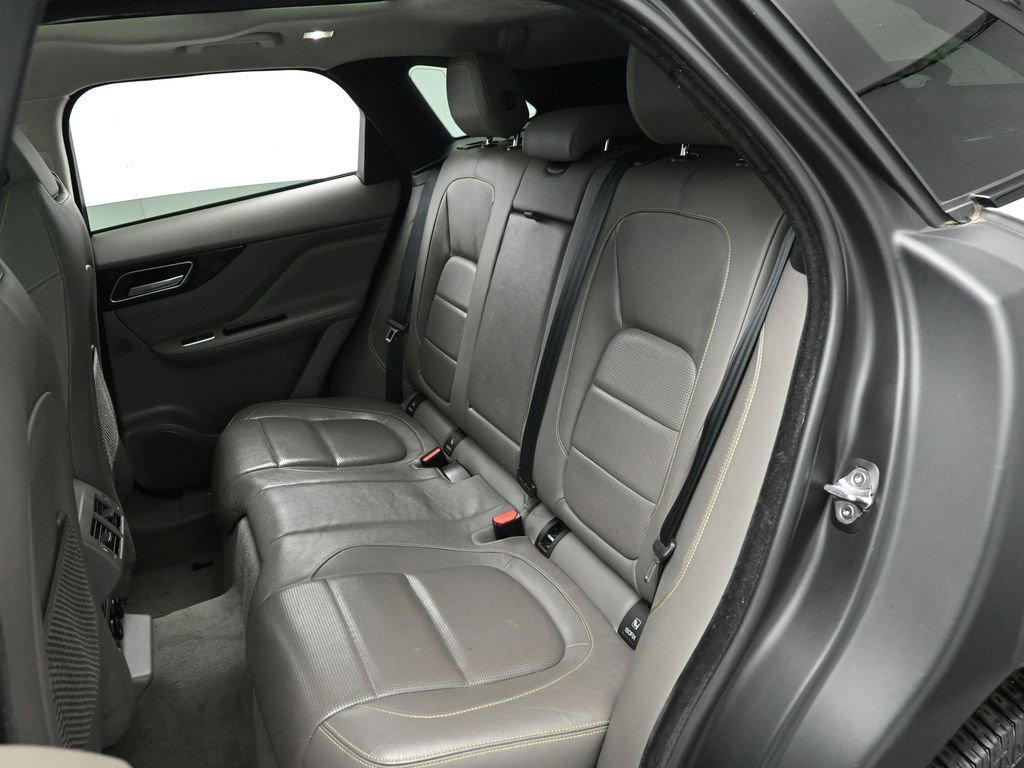 Used 2020 Jaguar F-PACE R-Sport image 16