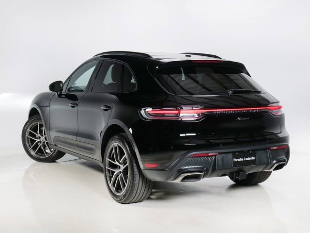 Certified 2025 Porsche Macan 2.0L I4 Turbo image 3