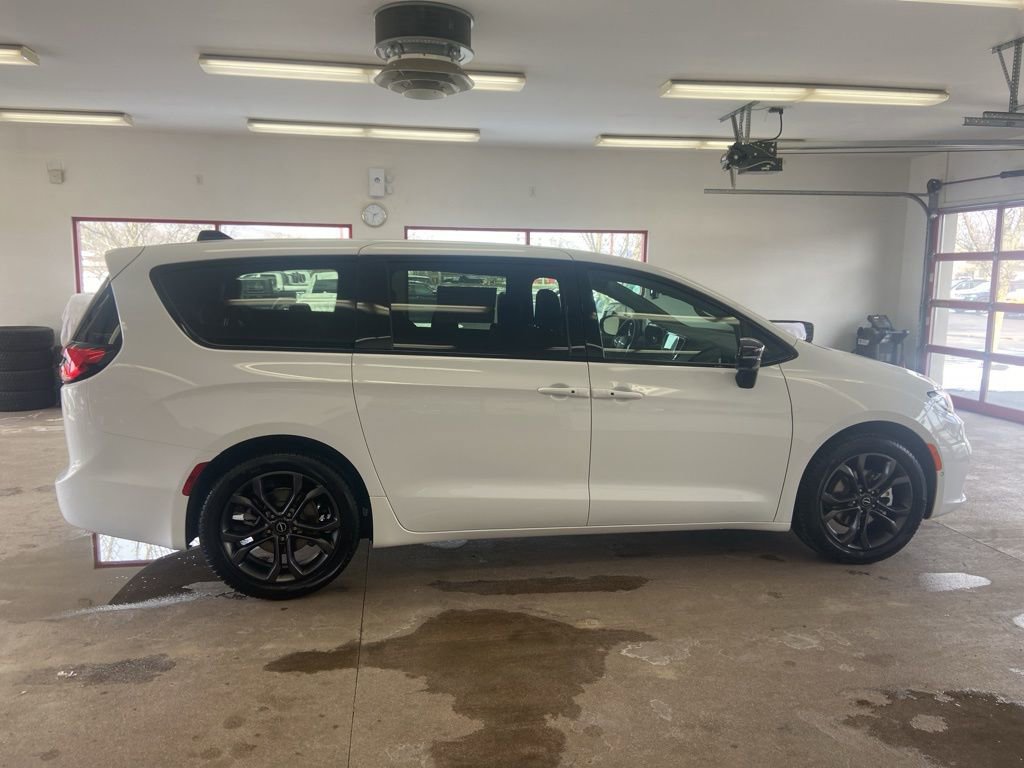 New 2026 Chrysler Pacifica Select FWD image 15