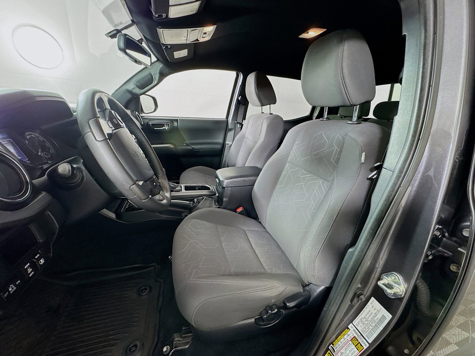 Used 2017 Toyota Tacoma TRD Sport image 15