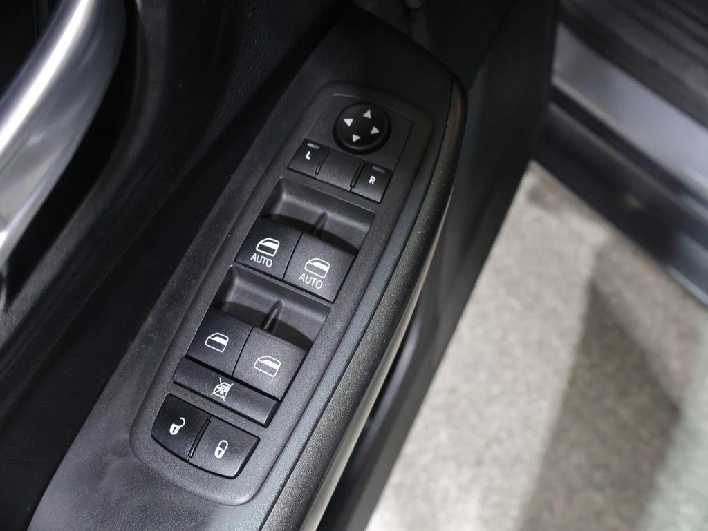 Used 2022 Jeep Cherokee Trailhawk AWD/4WD image 14