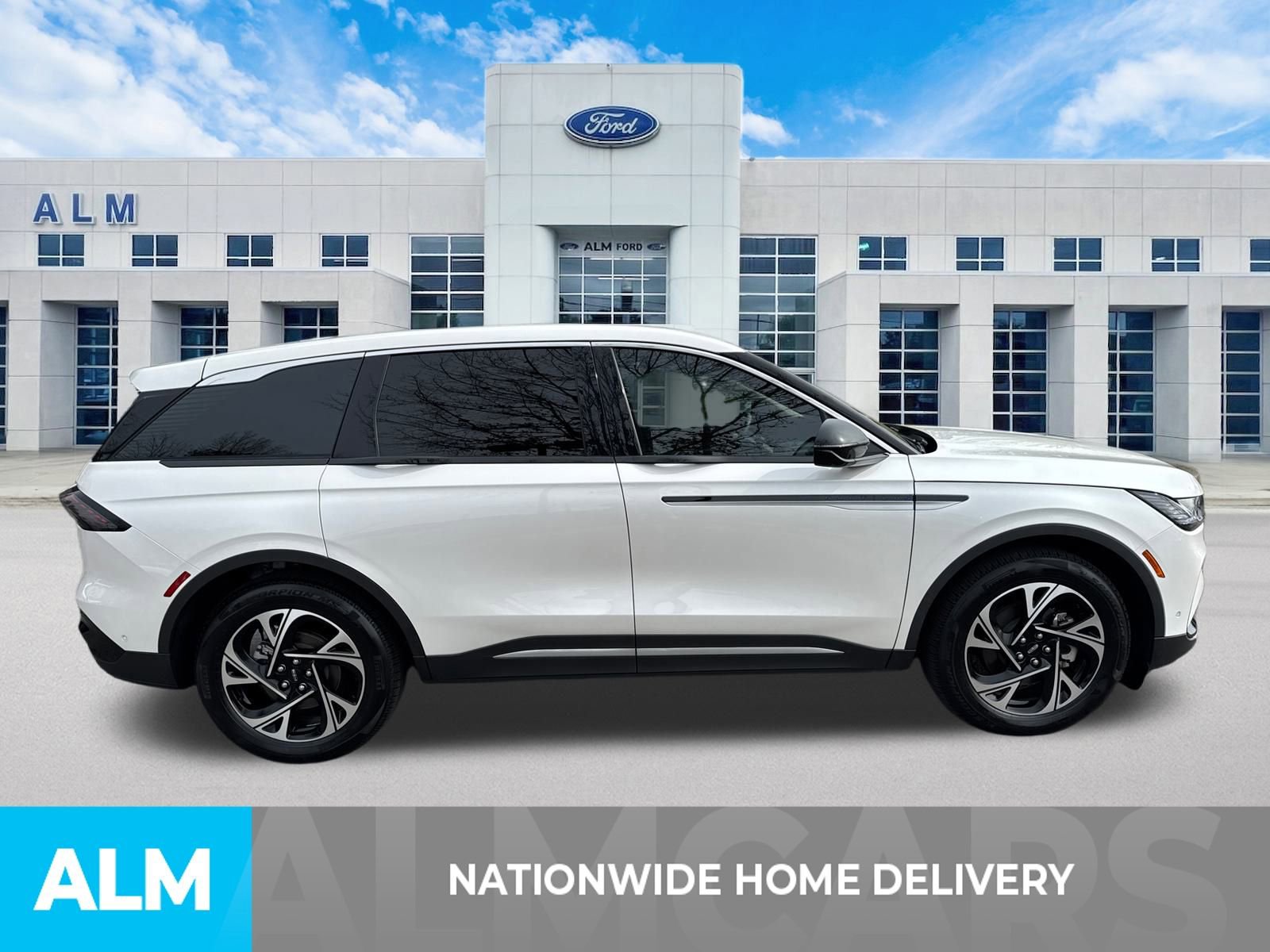 Used 2024 Lincoln Nautilus Premier w/ Equipment Group 102A AWD/4WD image 4