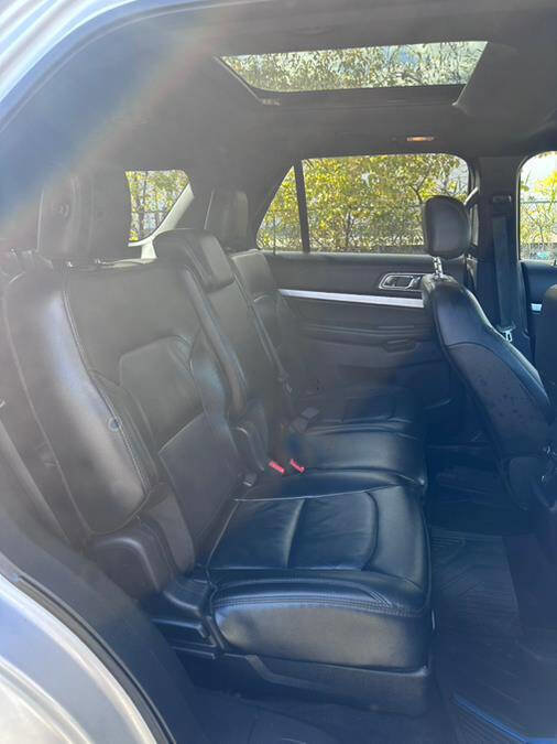 Used 2016 Ford Explorer XLT w/ Equipment Group 202A image 21