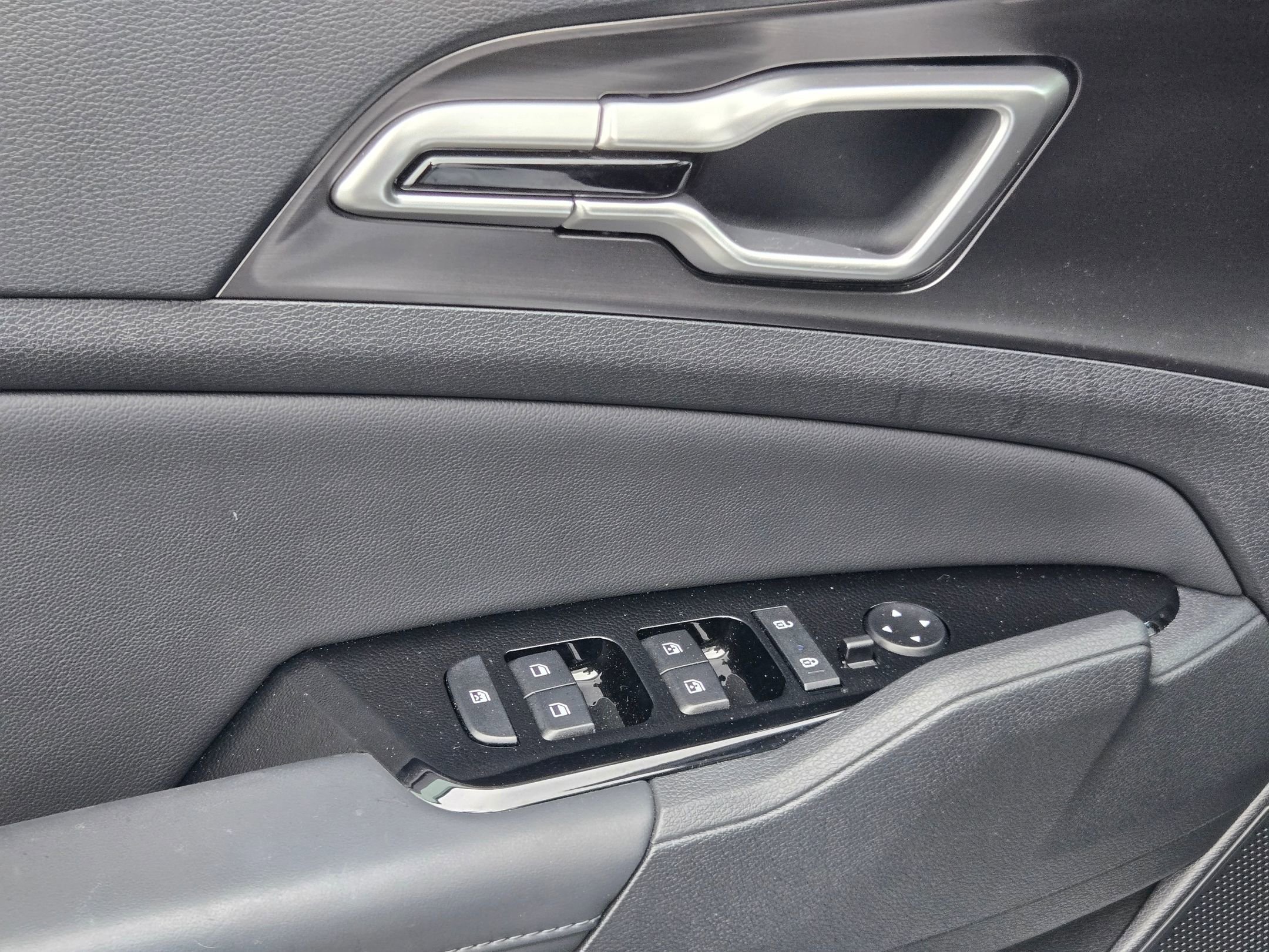 Used 2025 Kia Sportage EX w/ Premium Package FWD image 21