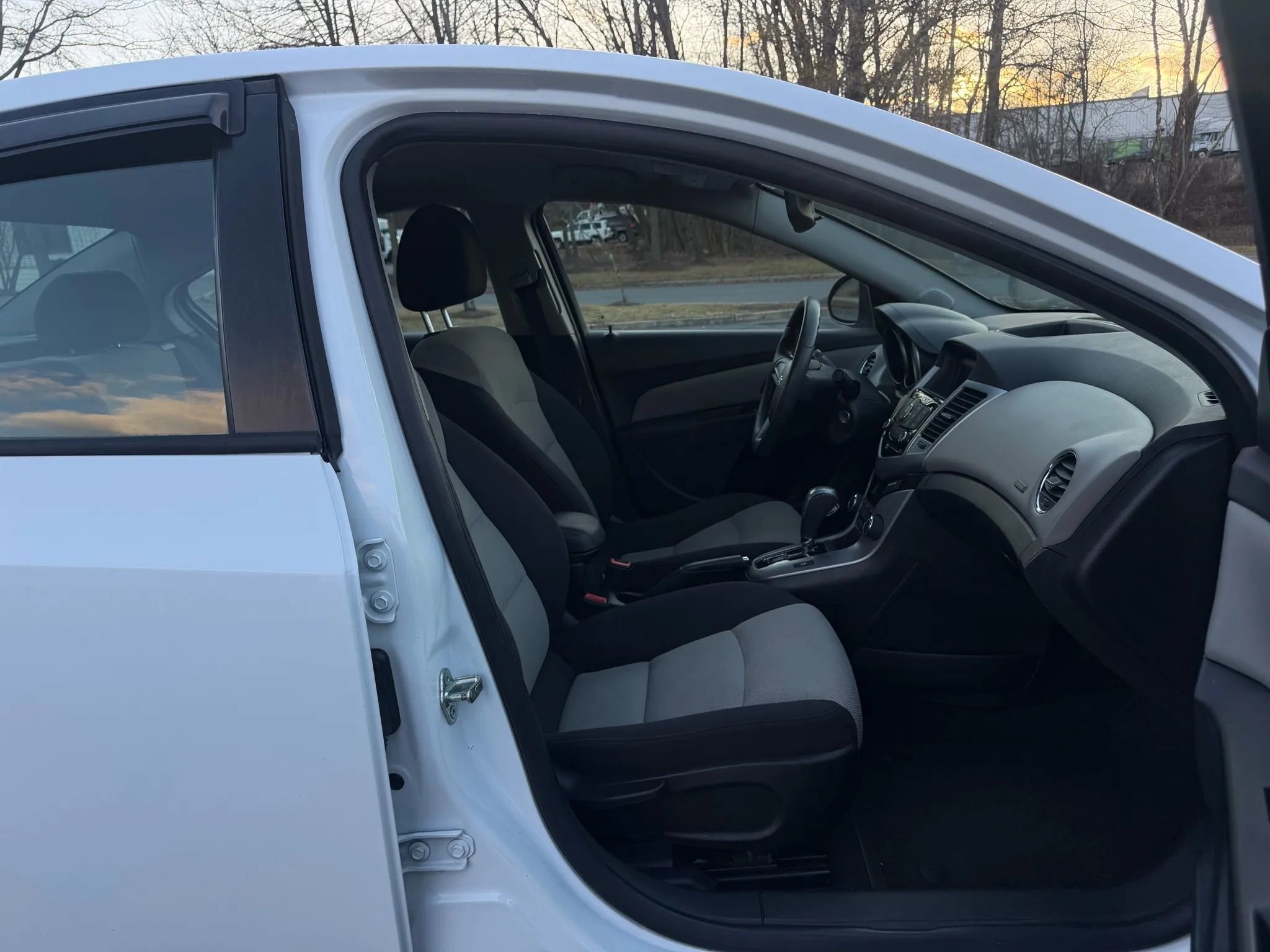 Used 2013 Chevrolet Cruze LS image 22