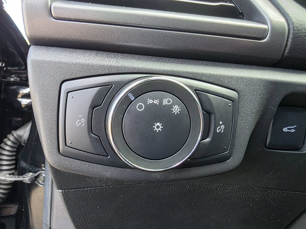 Used 2016 Ford Fusion SE FWD image 30