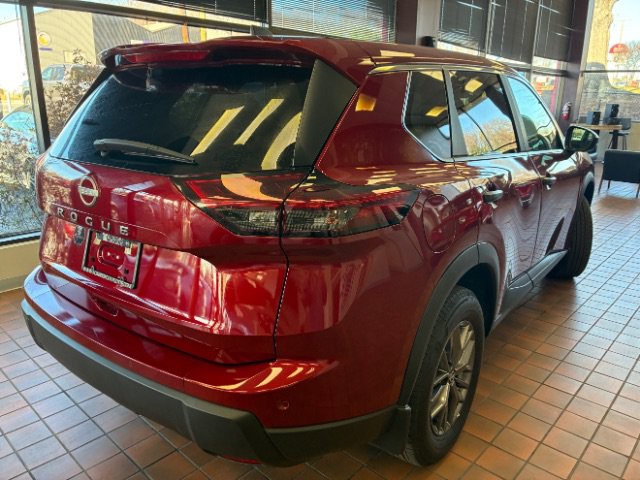 Used 2025 Nissan Rogue S FWD image 10