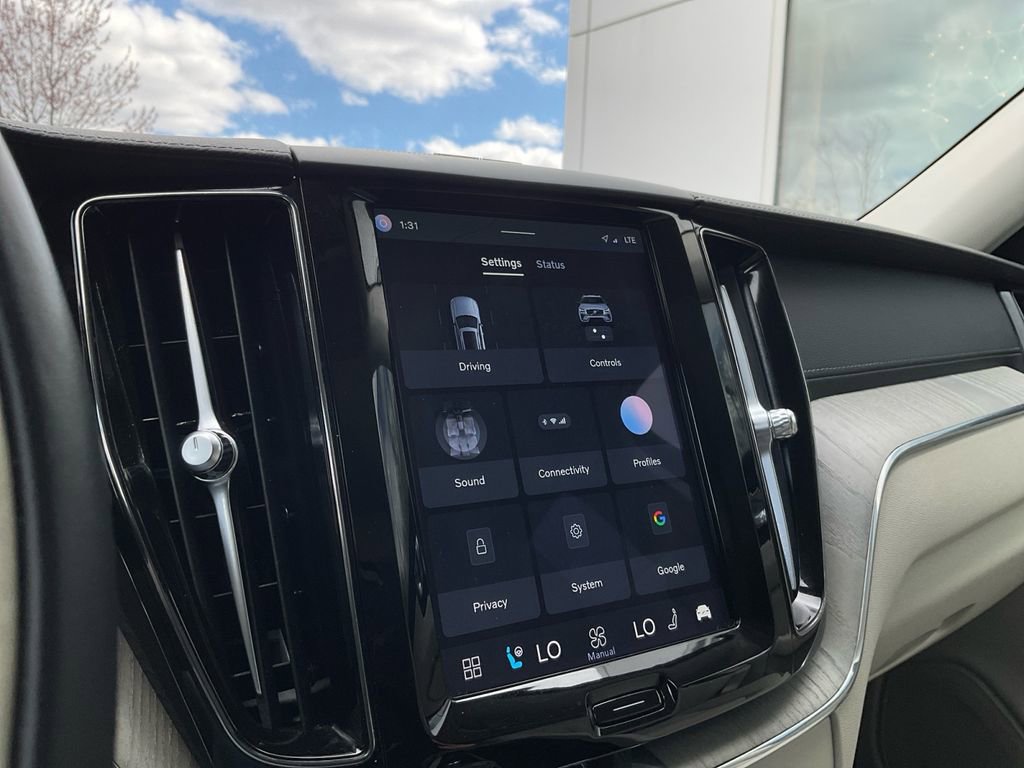 Certified 2023 Volvo XC60 B6 Ultimate w/ Protection Package Premier image 25