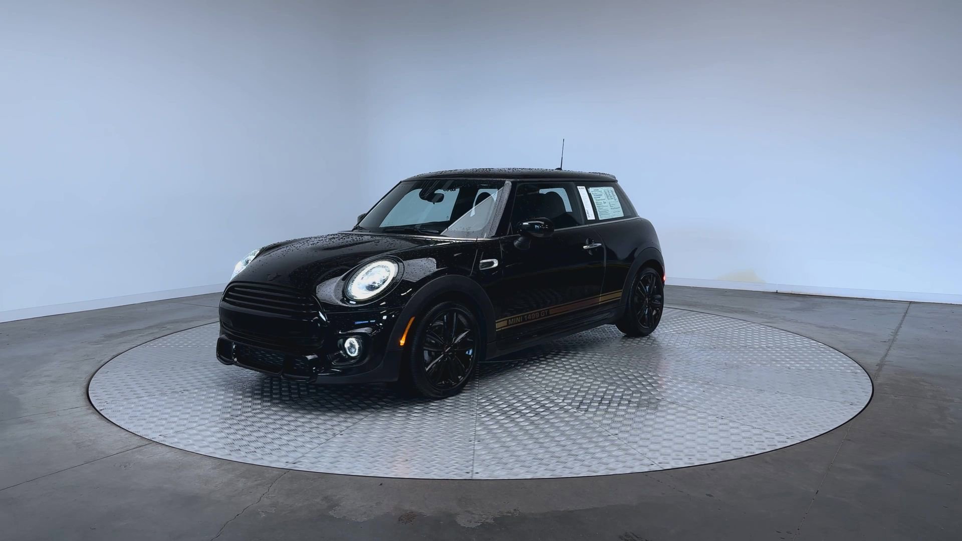 Used 2021 MINI Cooper 2-Door Hardtop FWD image 4